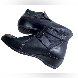 AIR FUNCTION- Ladies Black Leather Booties Velcro Strap